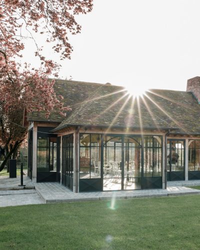 01 I^0I poses HR-103